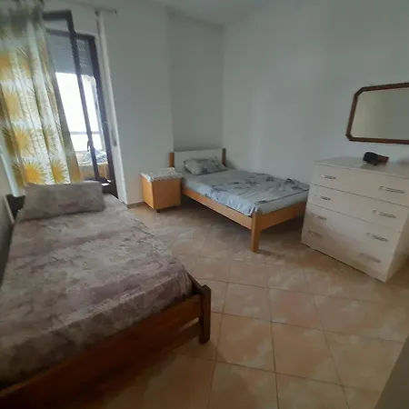 Me Qera Ditore Διαμέρισμα